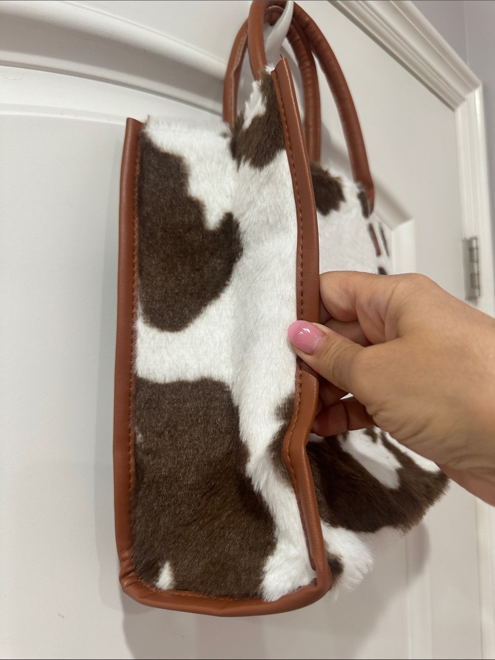 SHEIN Brown & White Cowhide Faux-Fur Tote - Picture 3 of 9